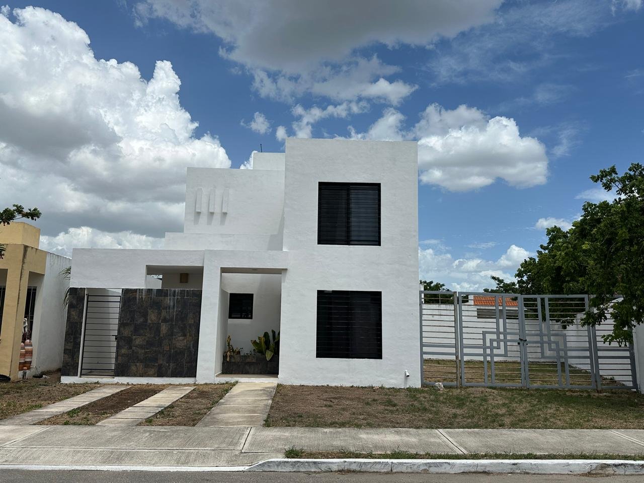 Casa en venta en esquina en Gran Santa Fe Norte (terreno amplio)